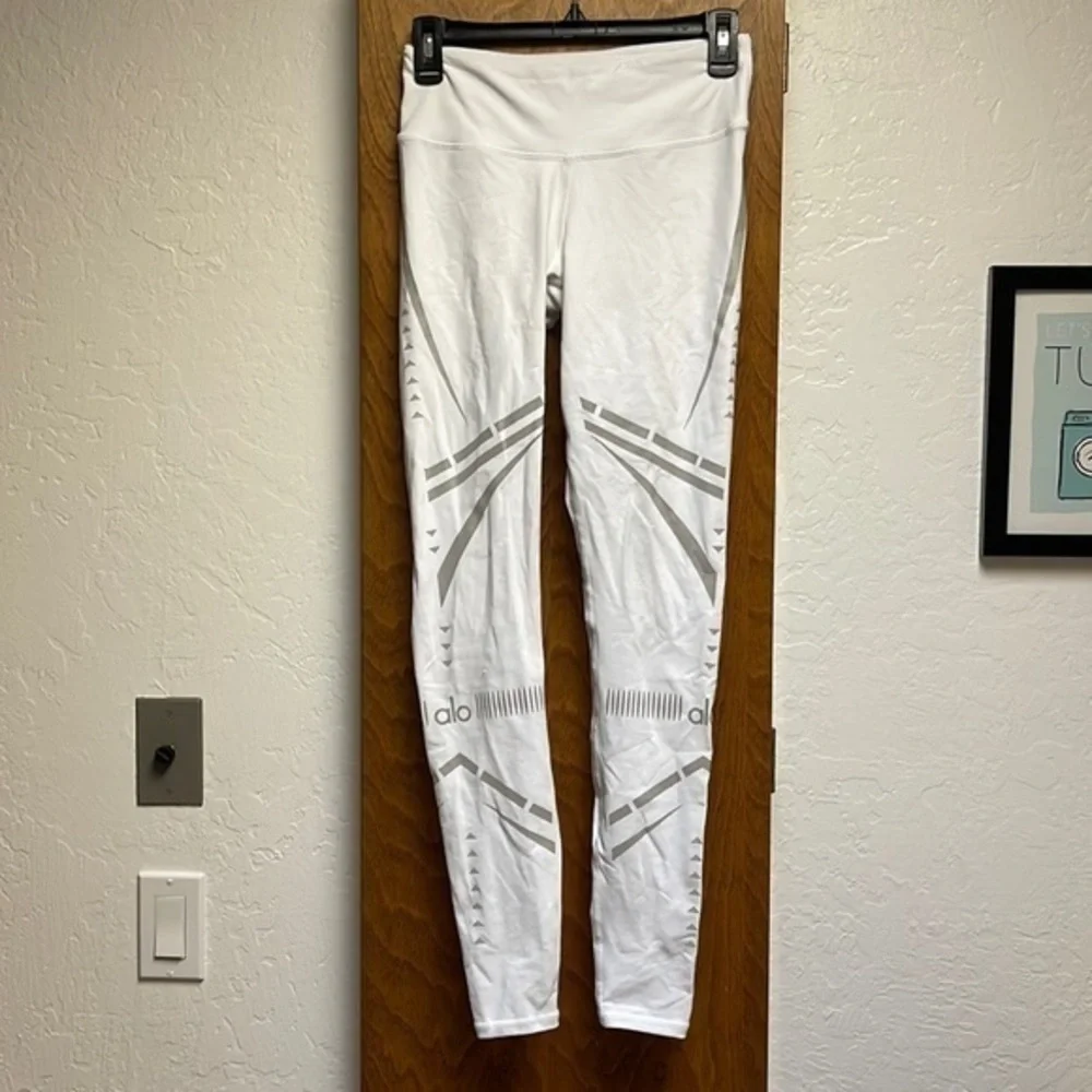 ALO YOGA REFLECTIVE LEGGINGS WHITE